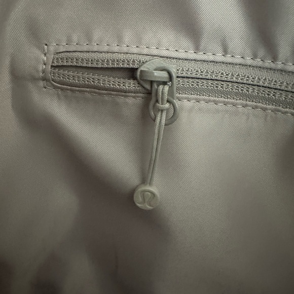 Lululemon Canvas Taupe and Cream Tote Bag 10L - Picture 5 of 9